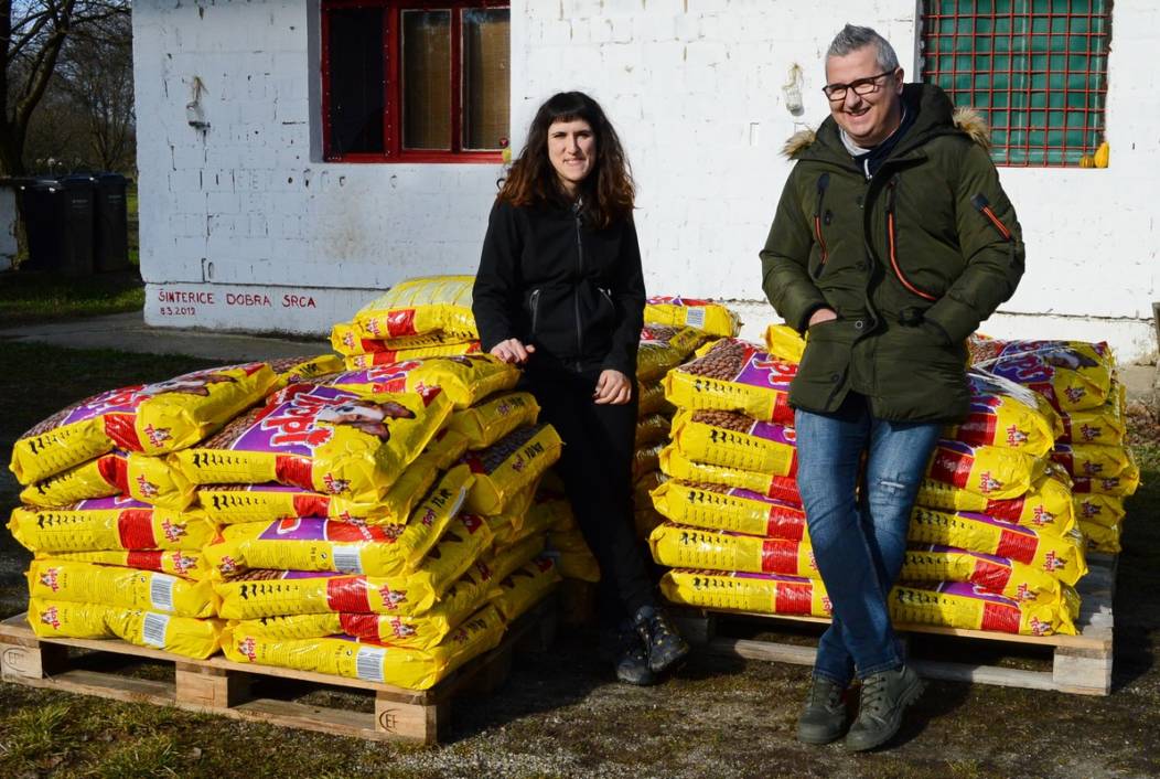 Nina Verčević iz koprivničke Udruge Šinterice dobra srca i Darko Petrović, event manager u Carlsbergu