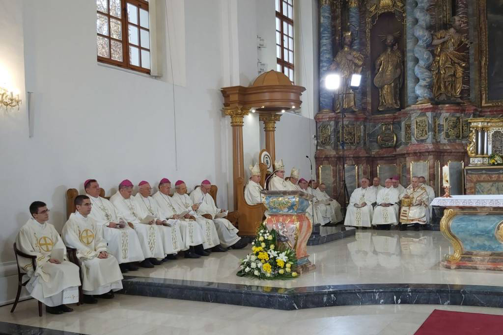 Ređenje biskupa mons. Bože Radoša u varaždinskoj katedrali