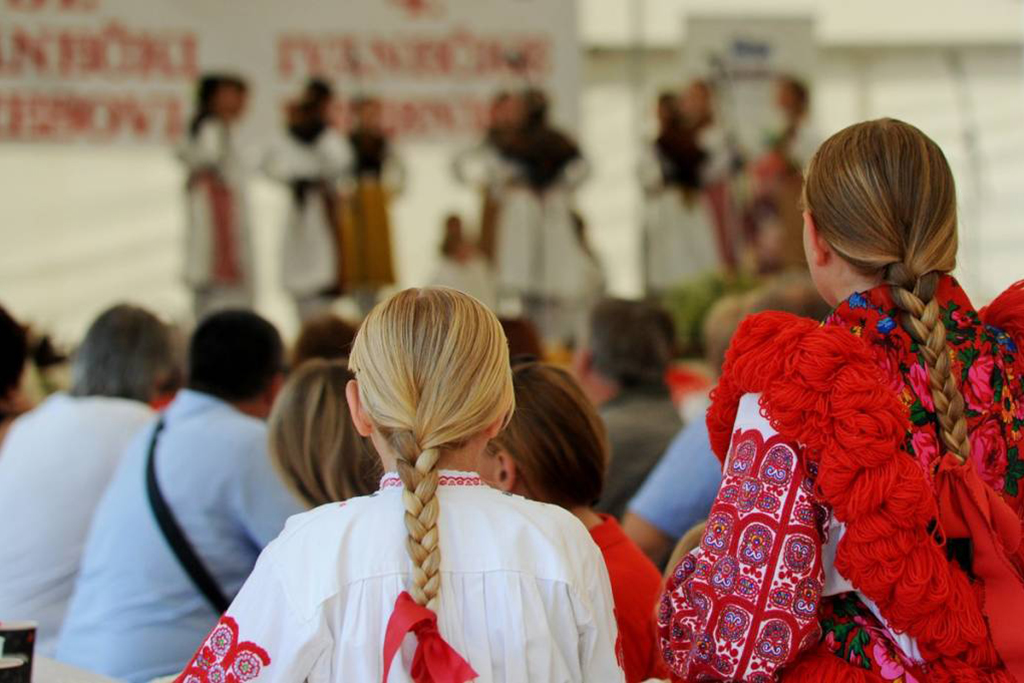 Mali folkloraši na Ivanečkim kresnicama