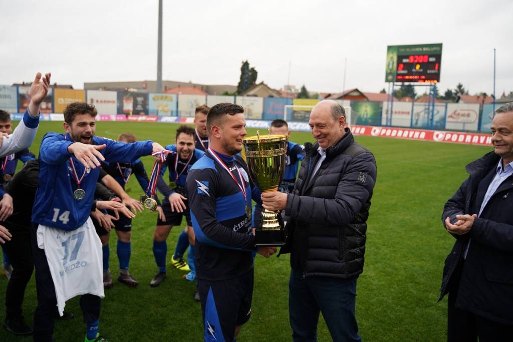 Nogometaši Mladosti iz Kloštra Podravskog nakon osvojenog Županijskog kupa