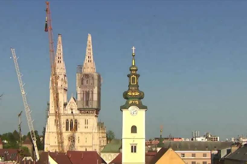 Skidanje sjevernog tornja zagrebačke katedrale