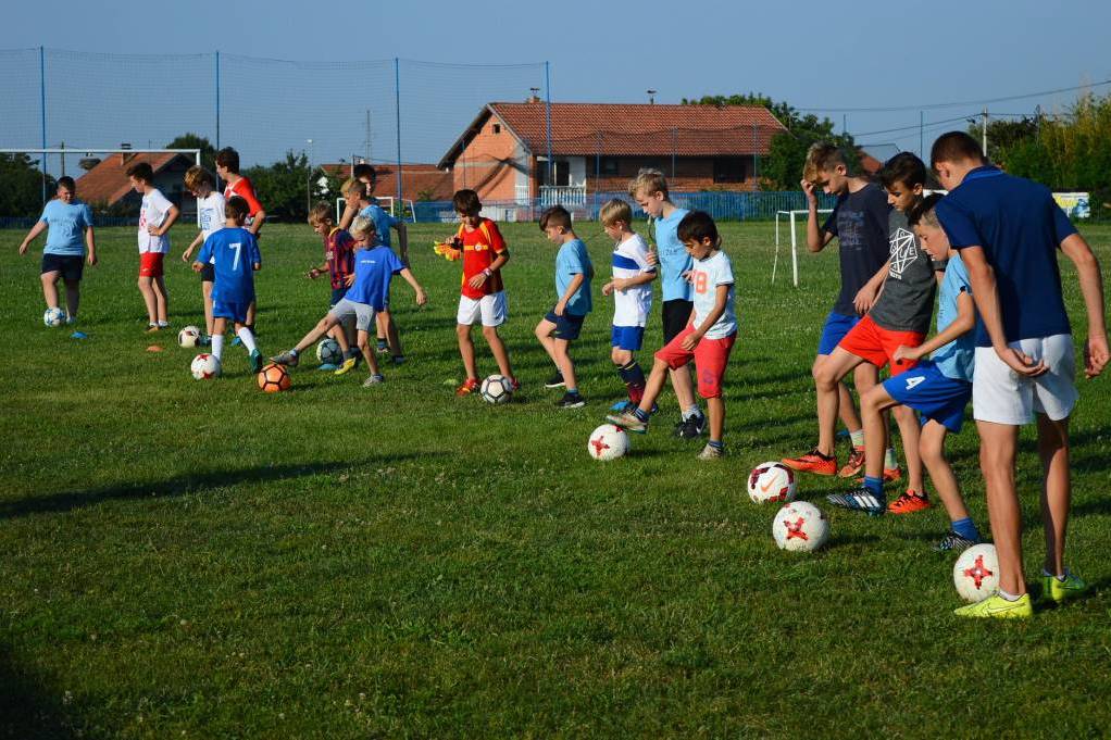 Djeca na treningu škole nogometa u Močilama