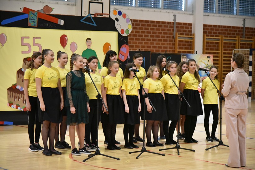 Učenici iz đurđevačke škole imaju pjevački nastup