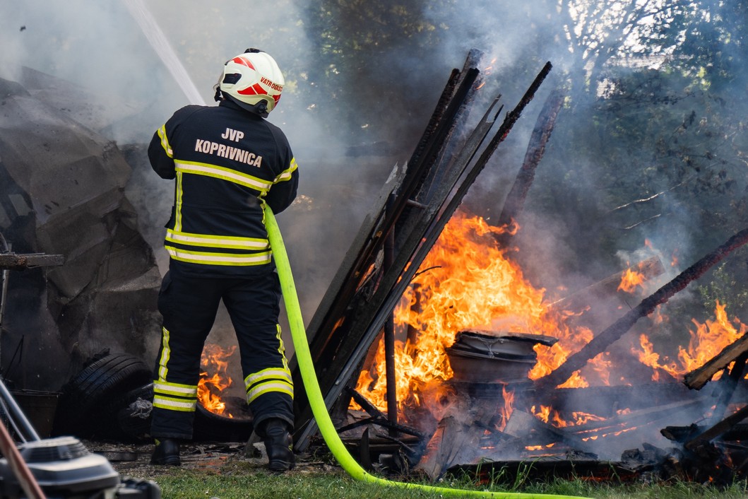 Koprivnički vatrogasci na intervenciji // Foto: Luka Krušec / LuMedia