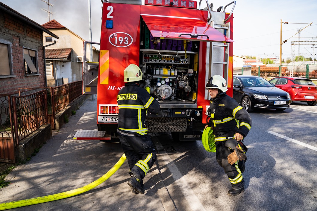 Koprivnički vatrogasci na intervenciji // Foto: Luka Krušec / LuMedia