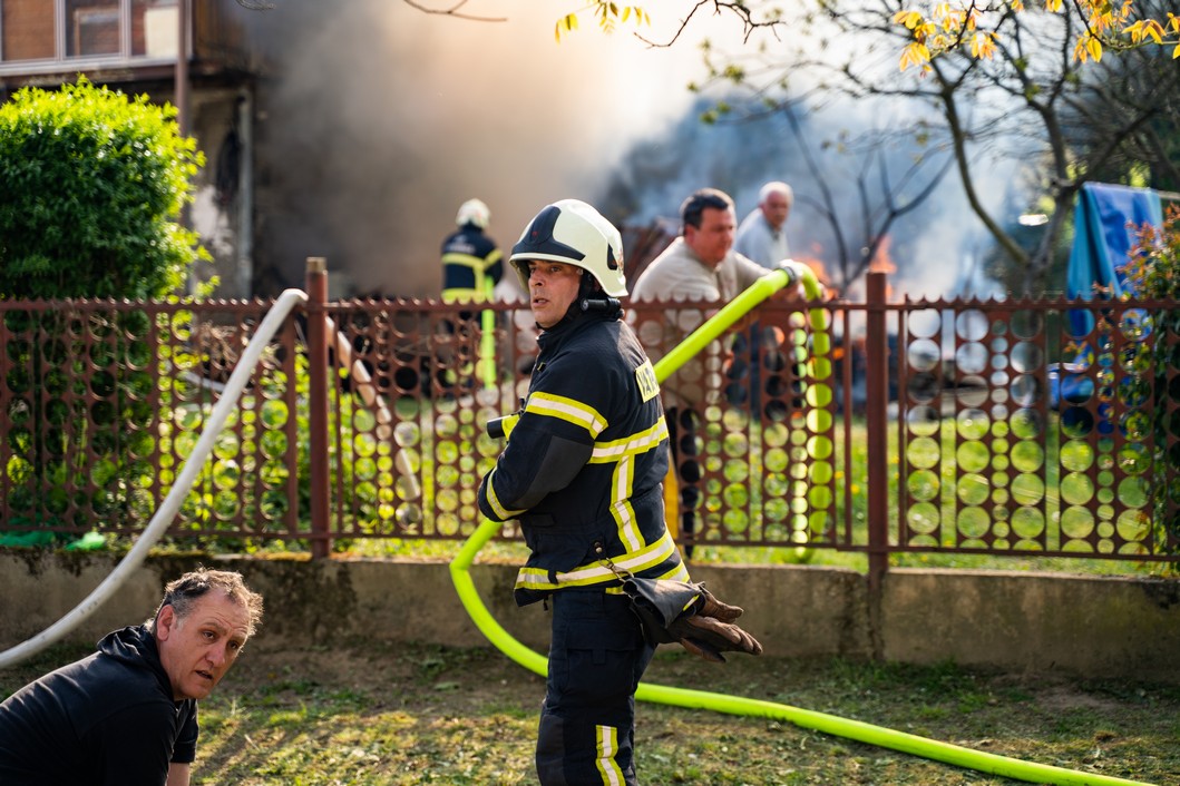 Koprivnički vatrogasci na intervenciji // Foto: Luka Krušec / LuMedia