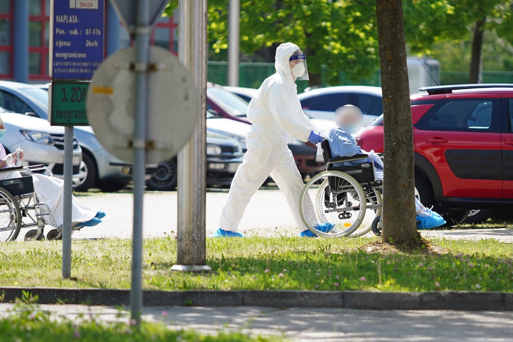 Premještaj zaraženih štićenika staračkog doma u koprivničku bolnicu