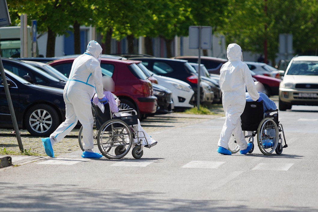 Premještaj zaraženih štićenika staračkog doma u koprivničku bolnicu