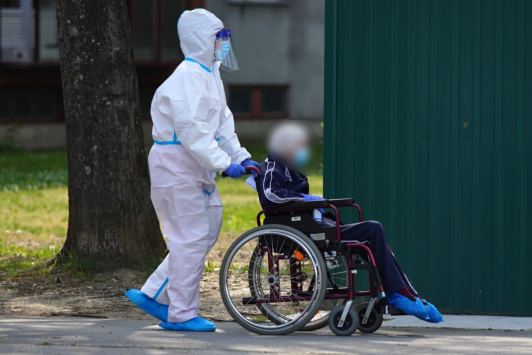 Premještaj zaraženih štićenika staračkog doma u koprivničku bolnicu