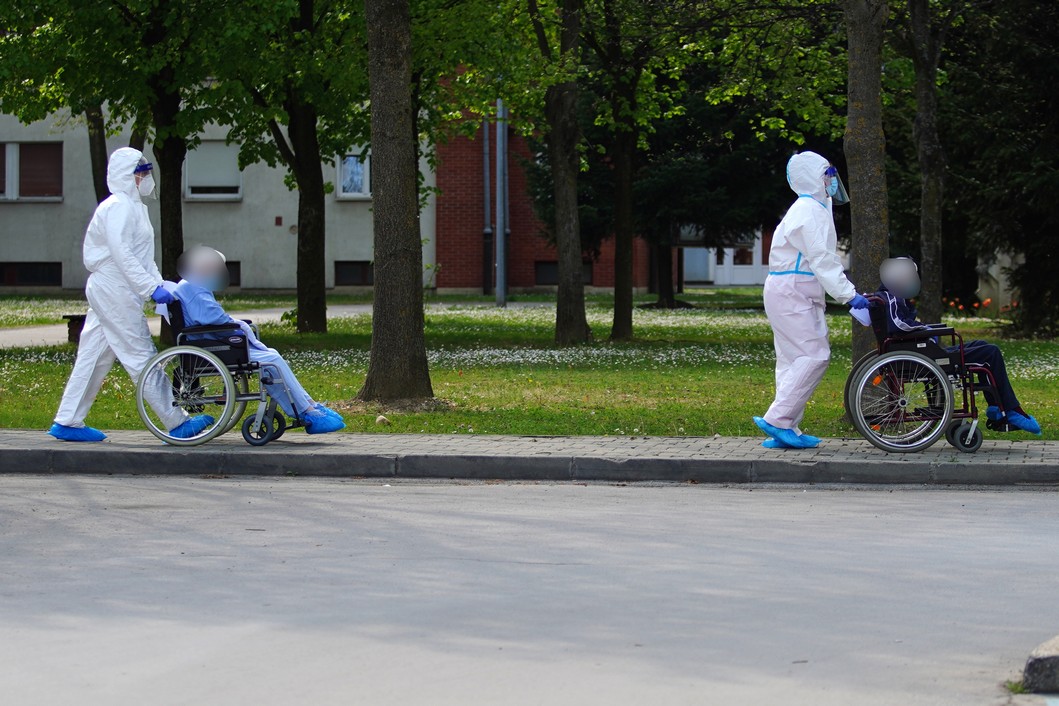 Premještaj zaraženih štićenika staračkog doma u koprivničku bolnicu