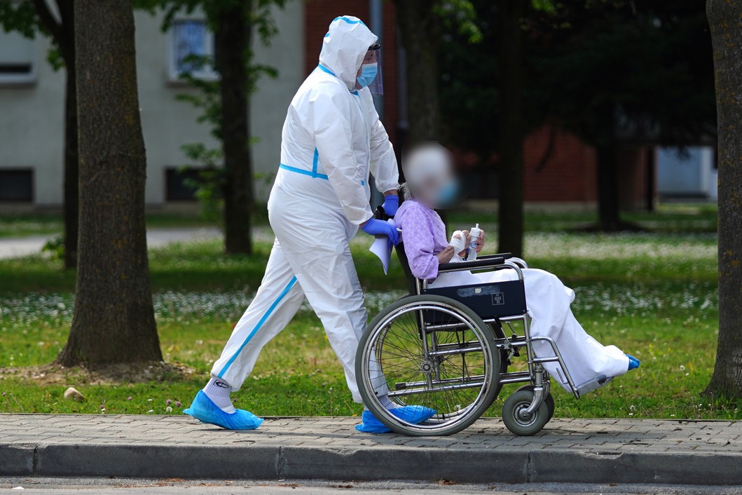 Premještaj zaraženih štićenika staračkog doma u koprivničku bolnicu