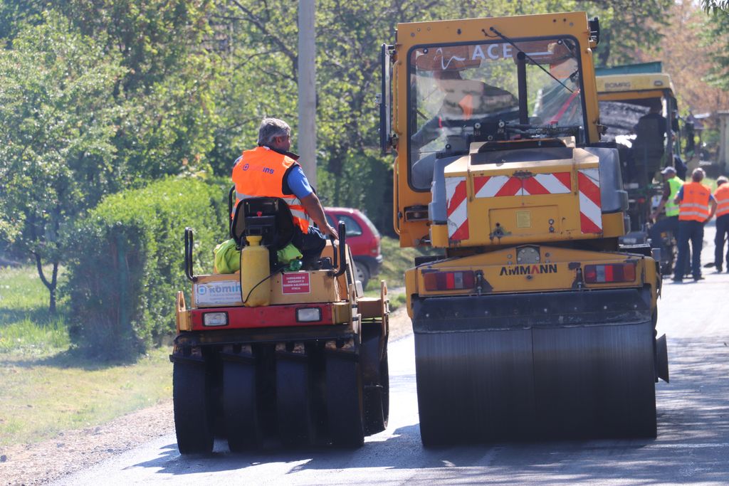 Asfaltiranje kolnika u Ulici Vinica