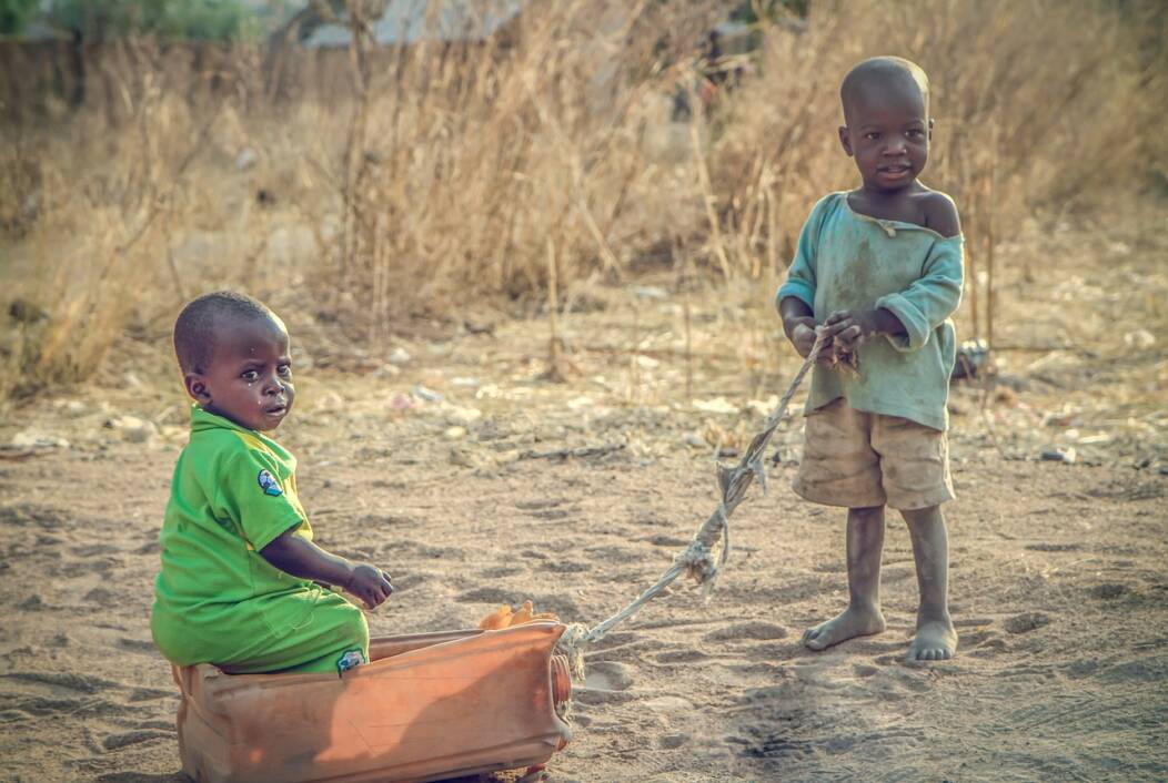 Siromašna i gladna djeca u Africi