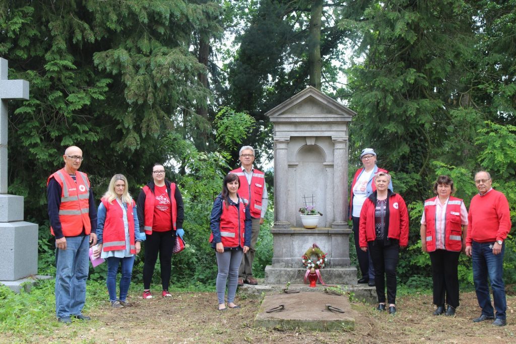 Zaposlenici GDCK Koprivnica u posjeti općinskog društva Crvenog križa Rasinja i nadgrobnog spomenika barunice Lily Inkey