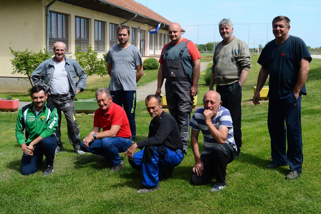 Vrijedni članovi NK Rudara iz Glogovca na jednoj od radnih akcija