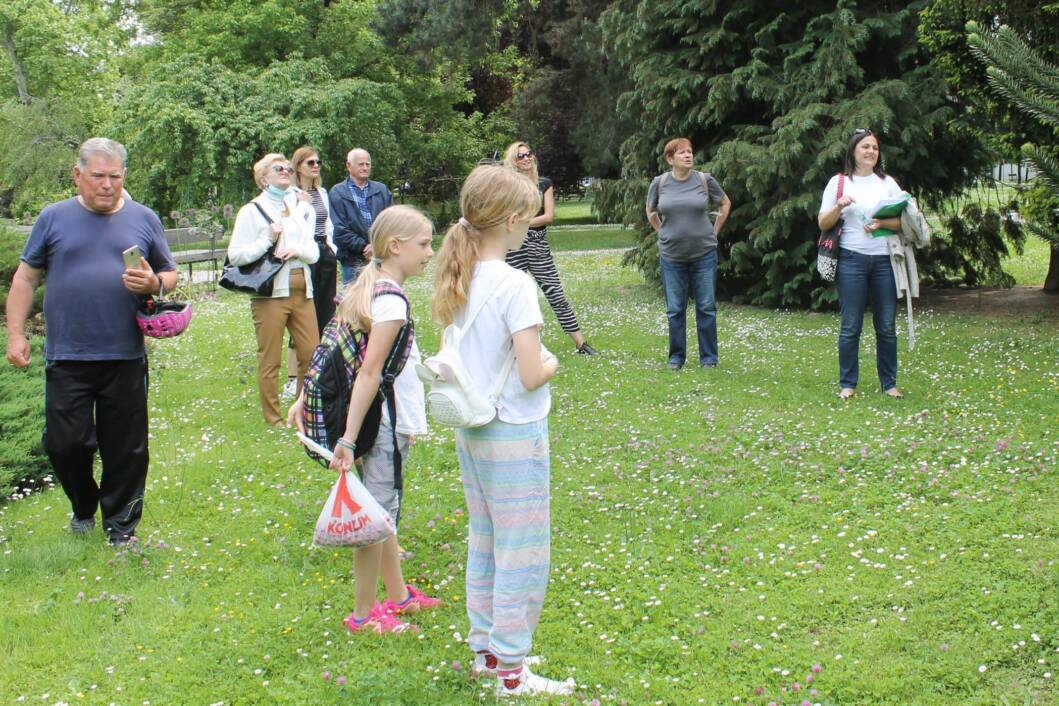 Građani u šetnji koprivničkim parkom