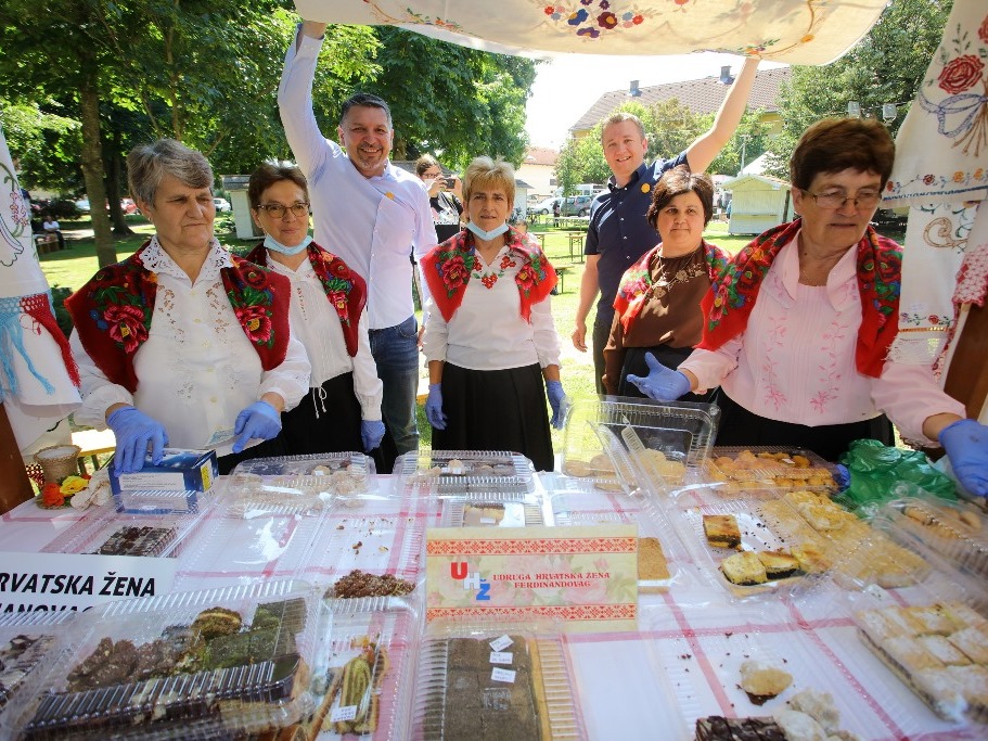 Tradicionalna izložba kolača Diganke, zlevanke i prkači na Picokijadi