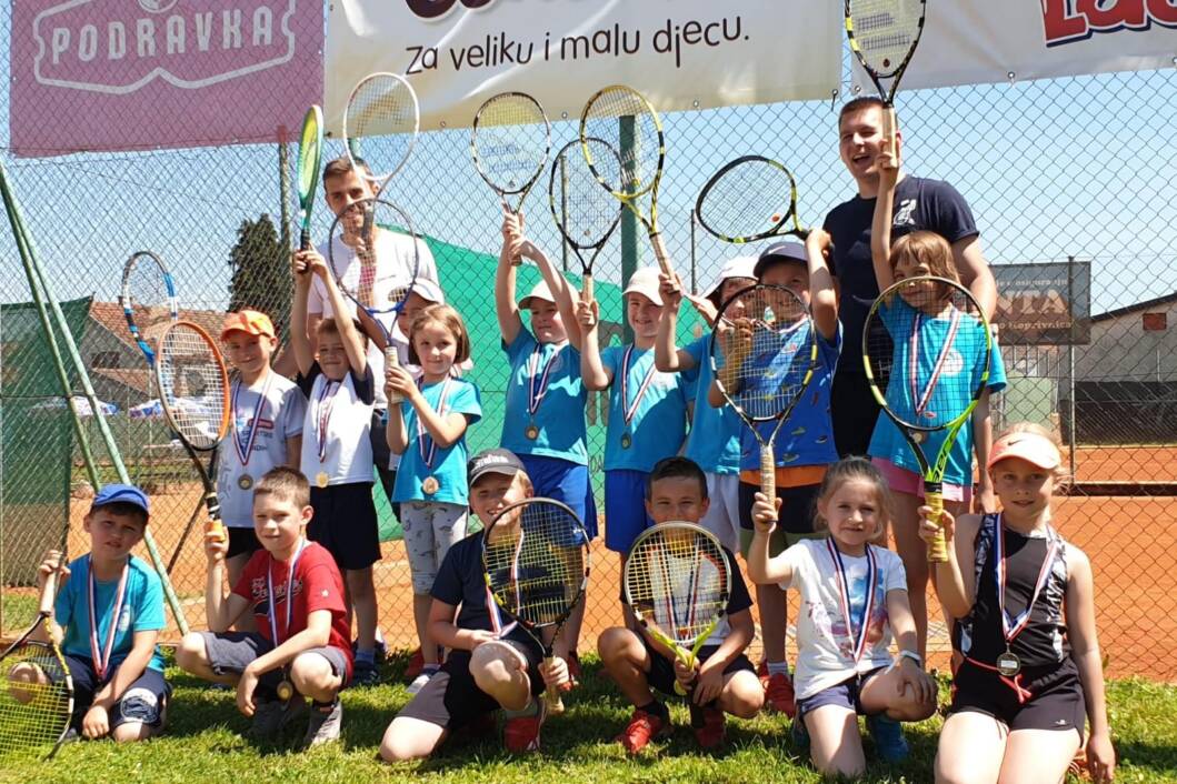 Mali tenisači Teniskog kluba Koprivnica