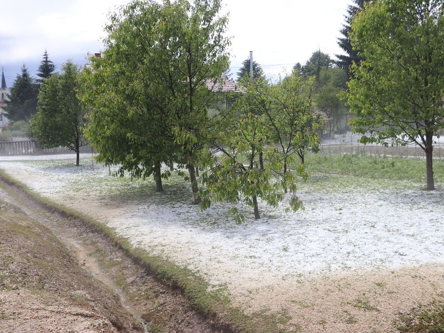 Grmljavinsko nevrijeme s tučom u Jagnjedovcu