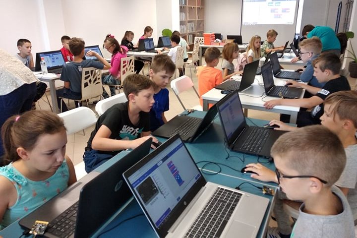 Djeca na laptopima u Đurđevcu