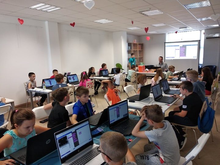 Mališani učili programirati u Maloj školi robotike u Đurđevcu