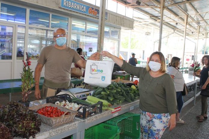 Poljoprivredni proizvođač na koprivničkoj gradskoj tržnici