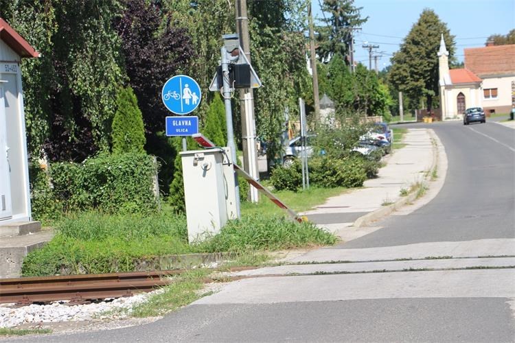 Prometna nesreća na pružnom prijelazu u Macincu