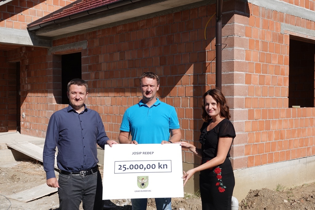 Obitelji iz Đurđevca dobile 25.000 kuna za izgradnju nove kuće na mjestu gdje je srušena stara 