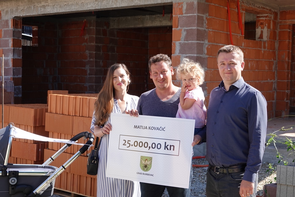 Obitelji iz Đurđevca dobile 25.000 kuna za izgradnju nove kuće na mjestu gdje je srušena stara