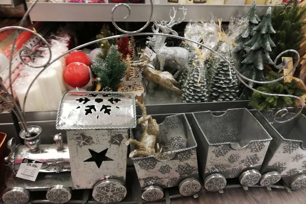 Božićni ukrasi u koprivničkim trgovinama