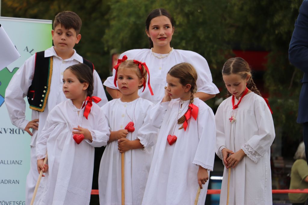 Na koprivničkom Zrinskom trgu održan Međunarodni susret dječjih folklornih grupa U bakinom krilu