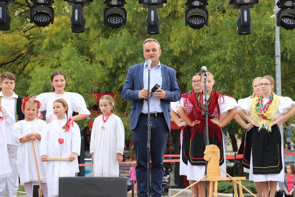 Na koprivničkom Zrinskom trgu održan Međunarodni susret dječjih folklornih grupa U bakinom krilu