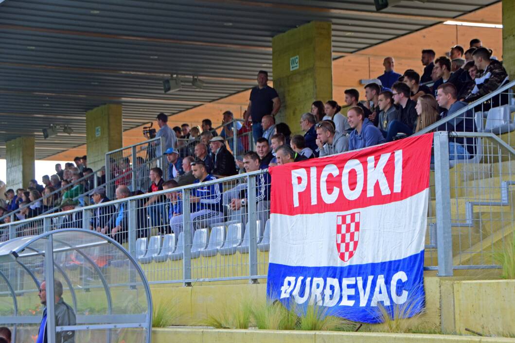 Publika na stadionu u Đurđevcu