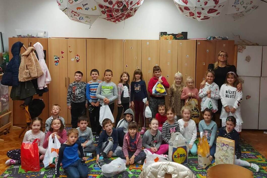 Učenici Osnovne škole Antun Nemčić Gostovinski iz Koprivnice nakon uspješno odrađene humanitarne akcije