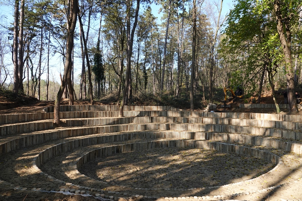 Izgradnja amfiteatra u Park šumi Borik