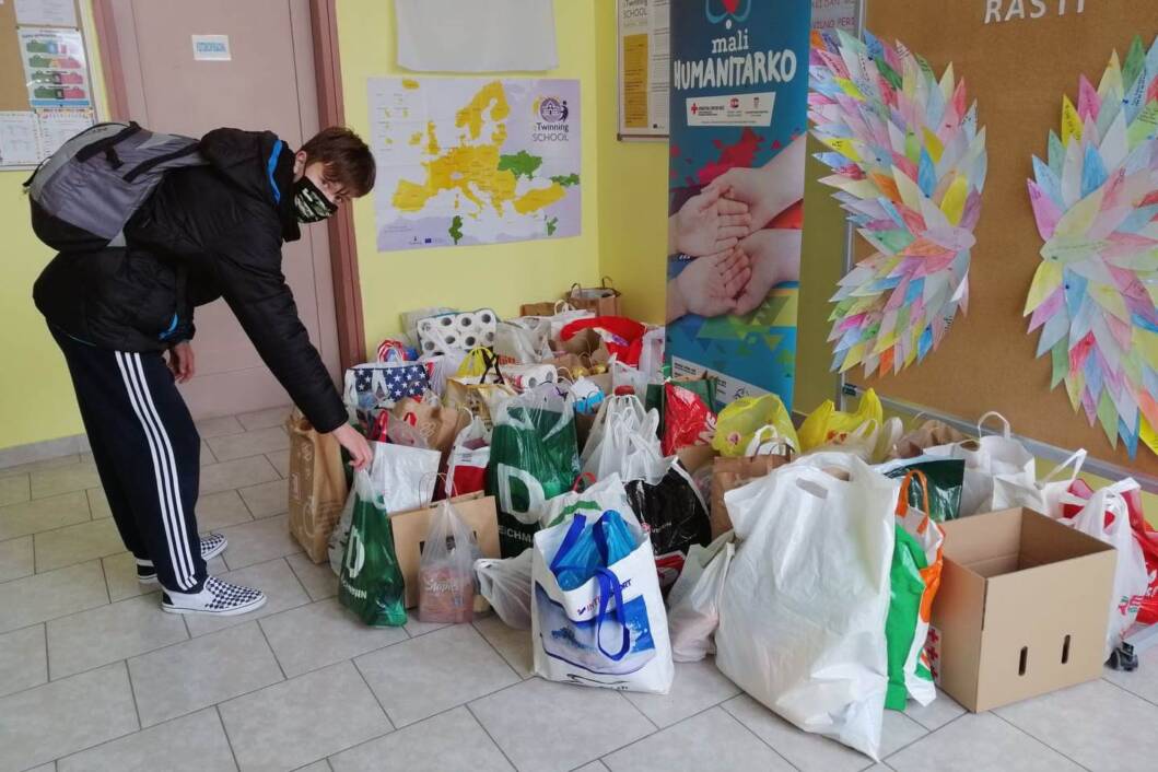 Akcija prikupljanja donacija prehrambenih namirnica i higijenskih potrepština u OŠ Koprivnički Ivanec