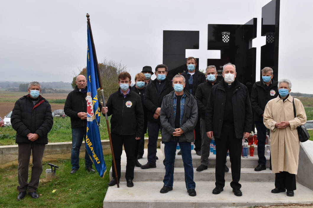 Na groblju u Novigradu Podravskom posvećen spomenik hrvatskim braniteljima