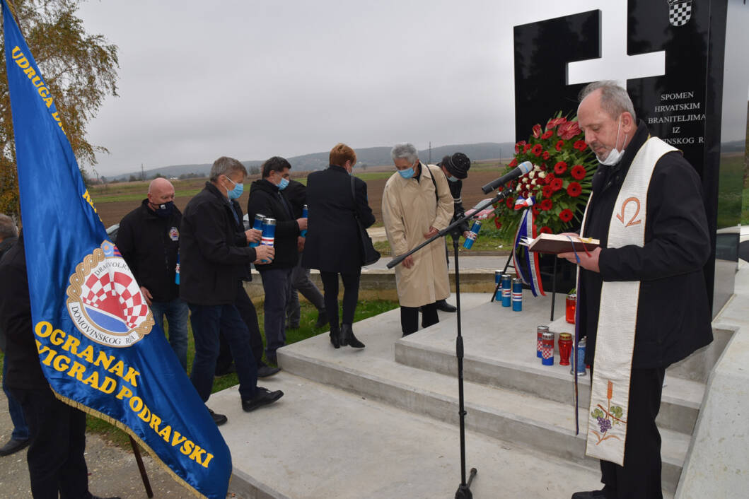 Na groblju u Novigradu Podravskom posvećen spomenik hrvatskim braniteljima 