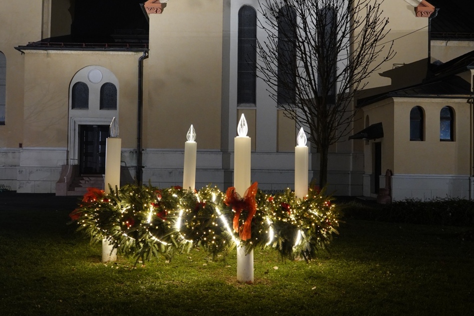 U Đurđevcu upaljena treća svijeća na adventskom vijencu
