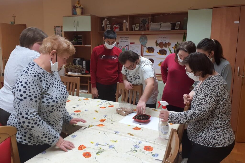 Članovi đurđevačke udruge Mali princ krenuli s pripremam za Božić