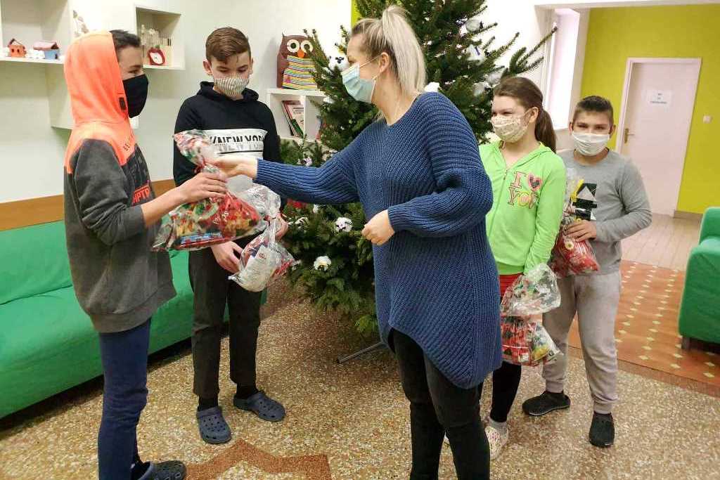 Grad Đurđevac poklonima razveselio učenike Odjela za djecu s teškoćama u razvoju