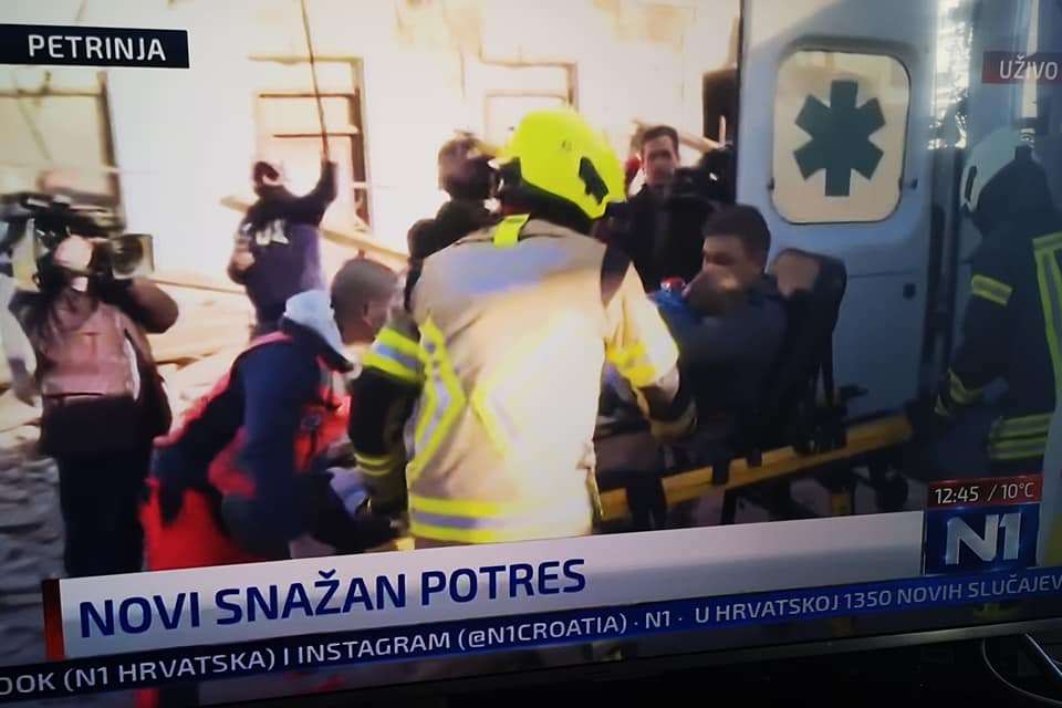 Spašavanje ozlijeđenih nakon potresa u Petrinji