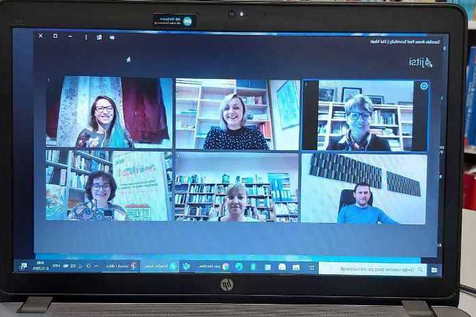 Ravnateljice i ravnatelji narodnih knjižnica Koprivničko-križevačke županije tijekom virtualnog sastanka