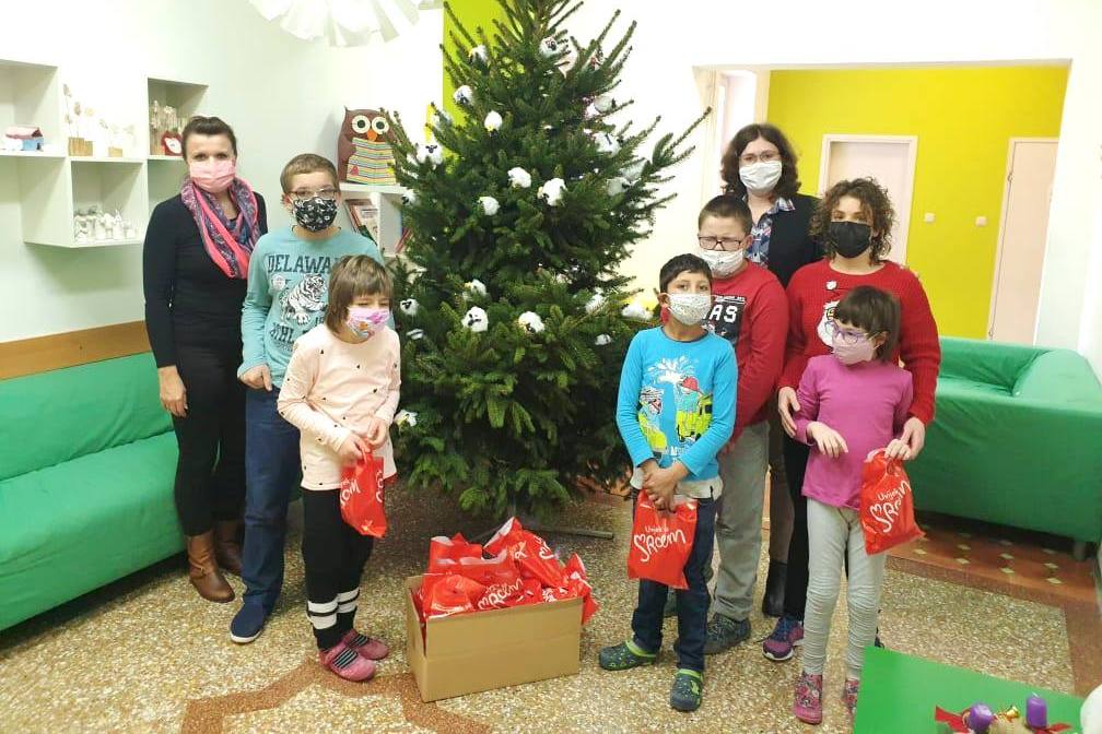 Caritas đurđevačke župe poklonima razveselio učenike Odjela za djecu s teškoćama u razvoj