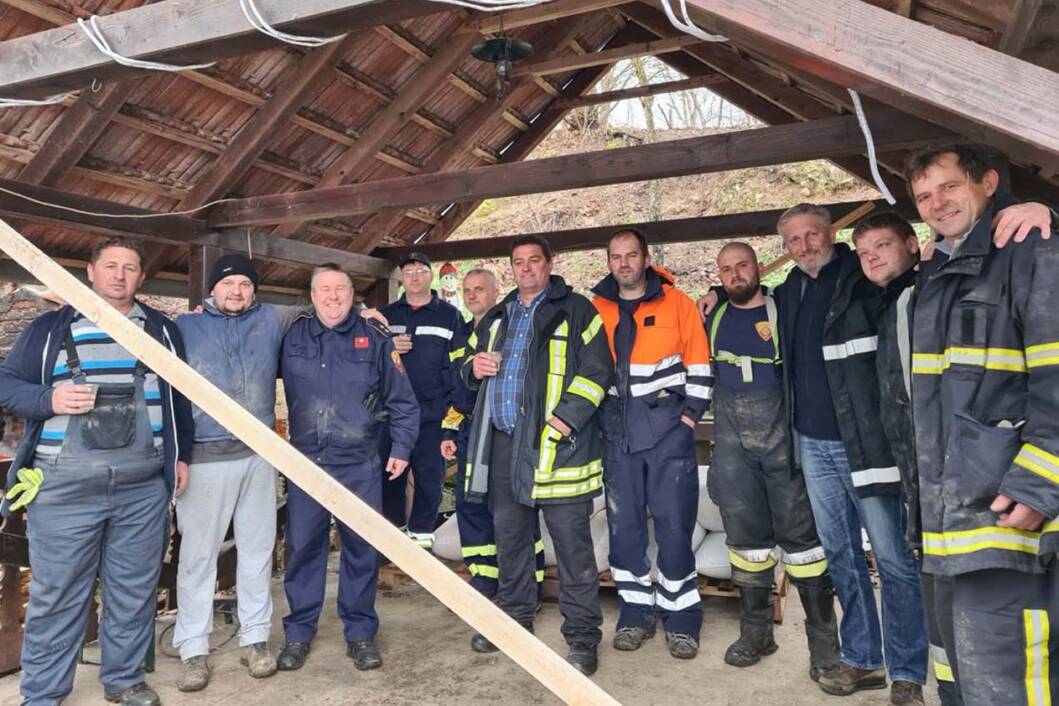 Dobri ljudi prikupili brojnu pomoć za stradale u potresu