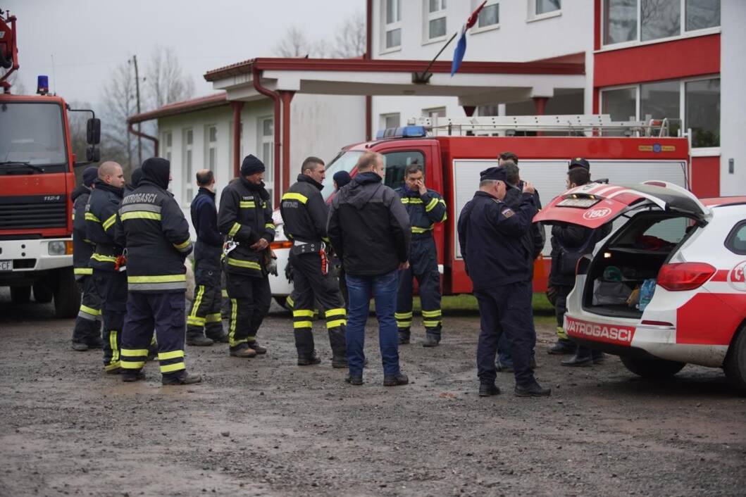 Gradonačelnik Jakšić posjetio koprivničke vatrogasce u Glini