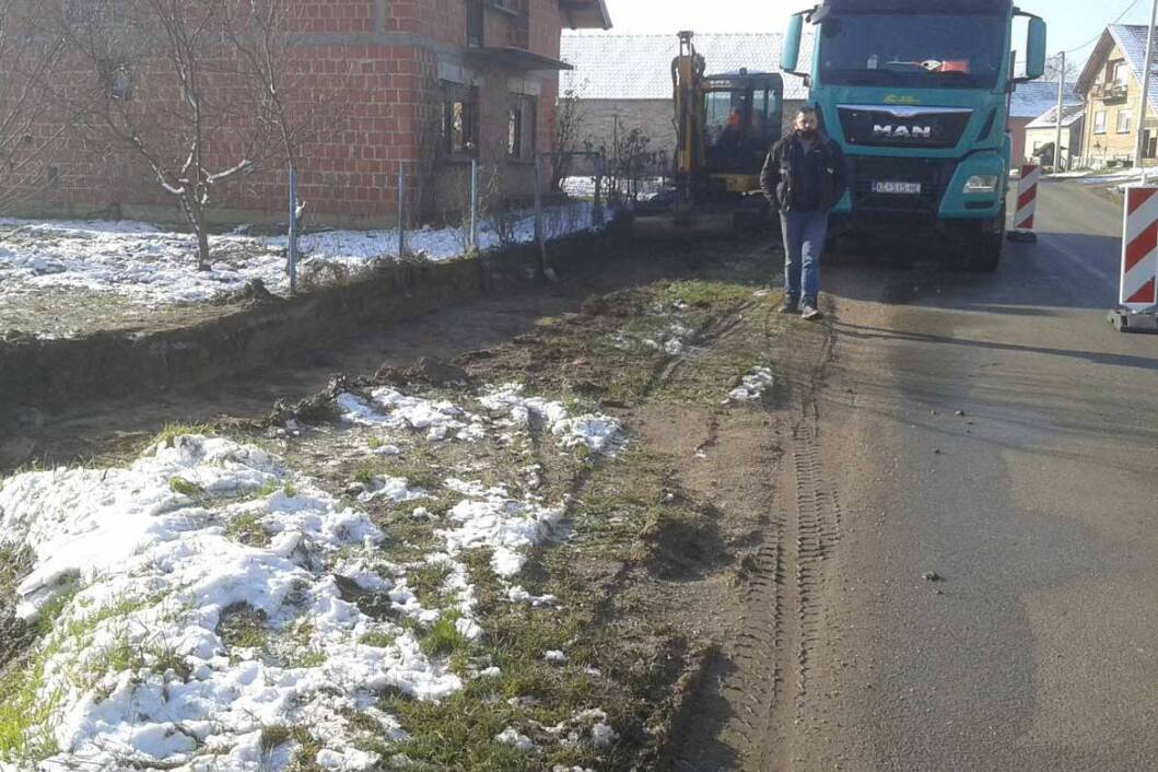 Radovi na izgradnji pješačke staze u Rasinji