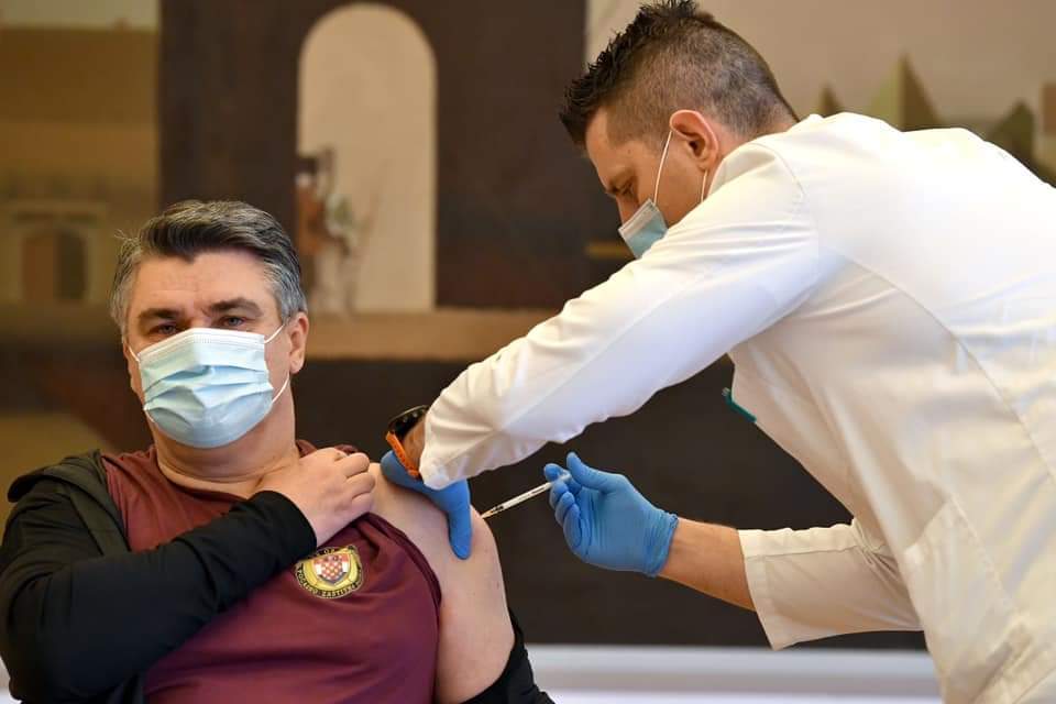 Predsjednik Zoran Milanović javno se cijepio protiv koronavirusa