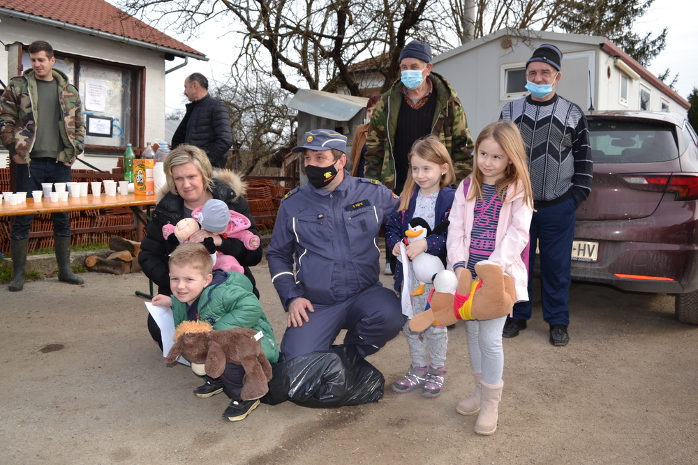 Donacija slovenskih vatrogasaca mještanima stradalima u potresu