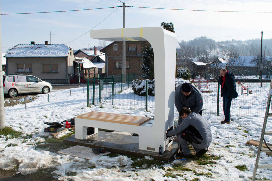 Postavljanje solarne klupe u Rasinji